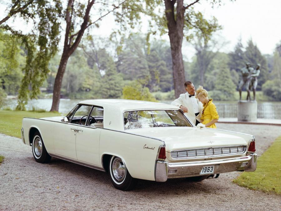 Lincoln Continental Sedan 1963 года  (фото 2 из 4)